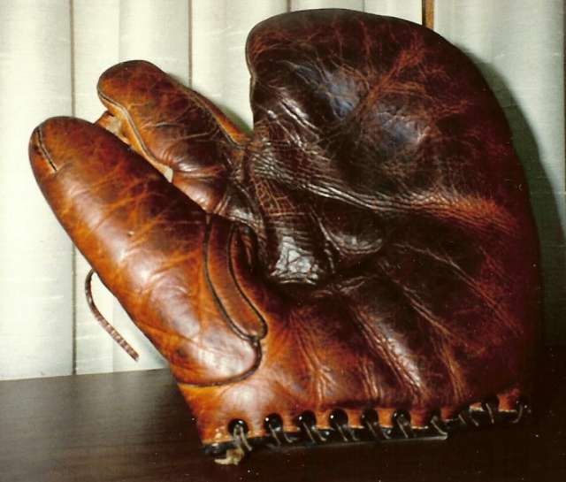 Les Munns D&M Pre War 2 Finger Front